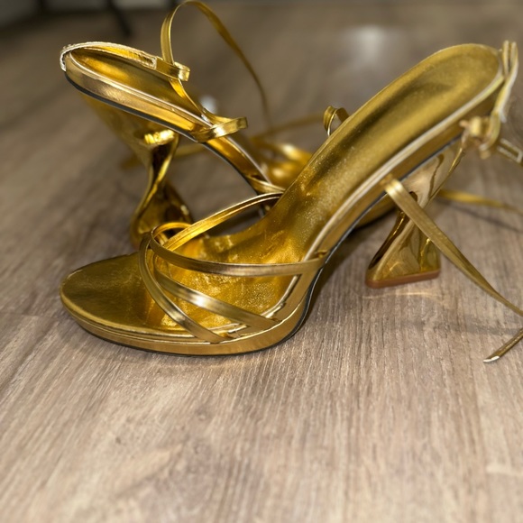 Beautiful Gold Strappy Heels - Statement heels - Picture 3 of 11